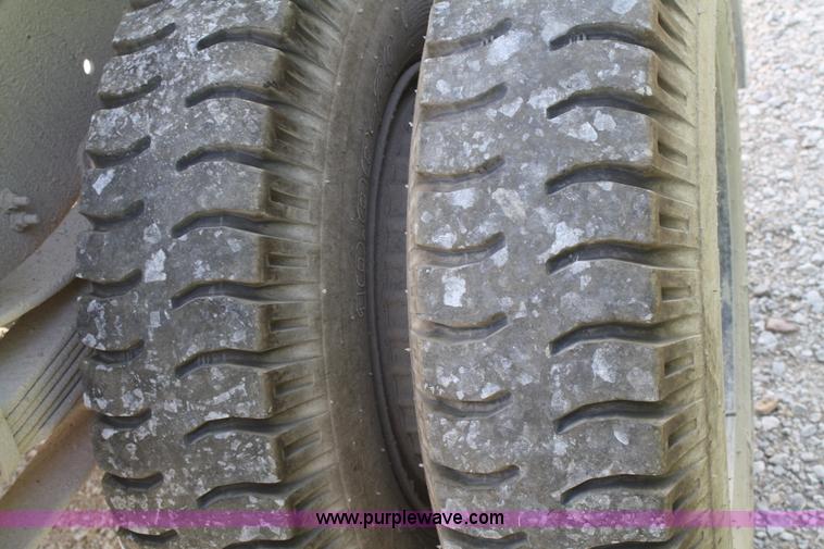 image for item B6705 1980 Ford F700 dump truck