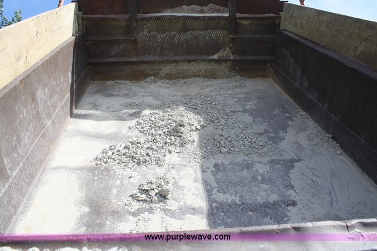 image for item B6705 1980 Ford F700 dump truck