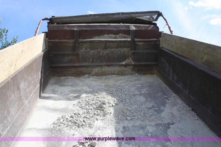 image for item B6705 1980 Ford F700 dump truck