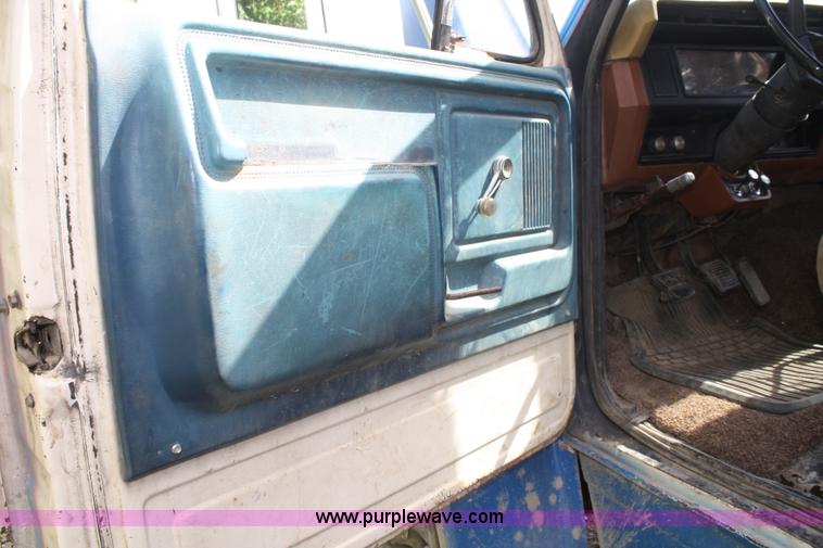 image for item B6705 1980 Ford F700 dump truck