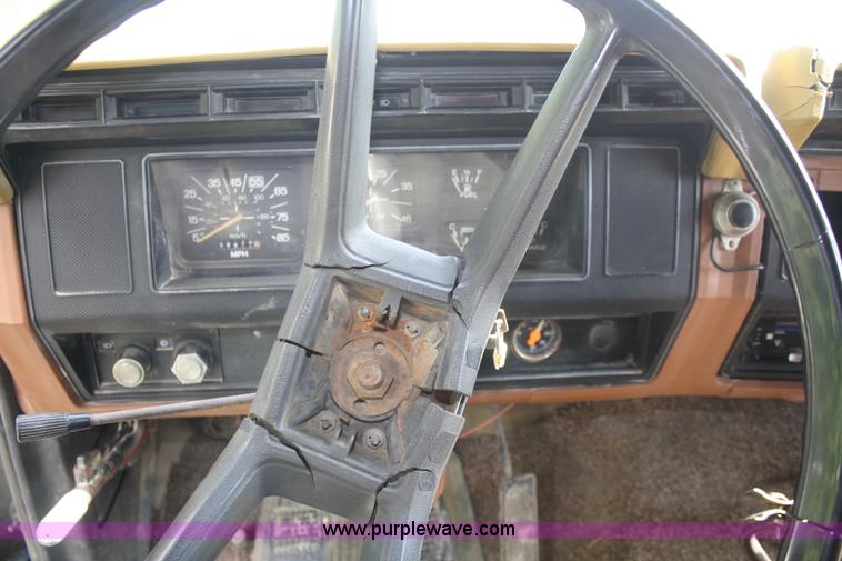 image for item B6705 1980 Ford F700 dump truck