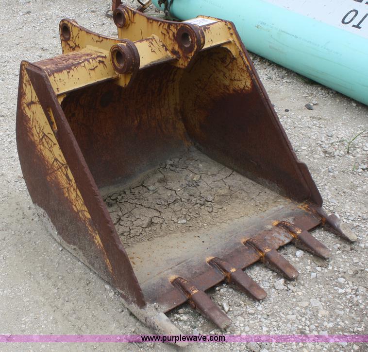 image for item B6708 Caterpillar 36" bucket