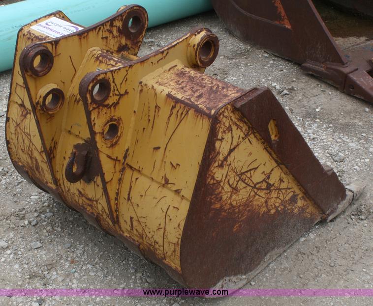 image for item B6708 Caterpillar 36" bucket