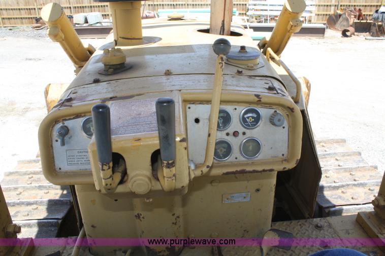image for item B6736 1976 Caterpillar D6C dozer