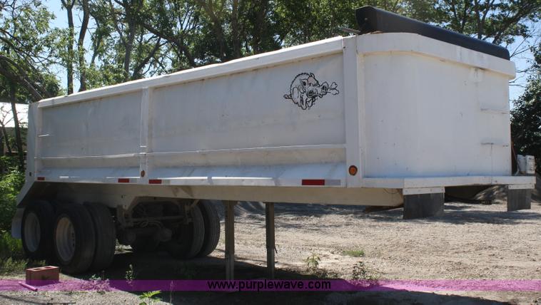 image for item B6750 2000 Hog 24'L end dump trailer