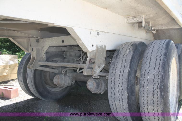 image for item B6750 2000 Hog 24'L end dump trailer