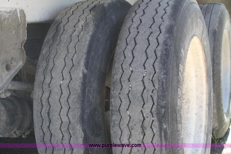 image for item B6750 2000 Hog 24'L end dump trailer