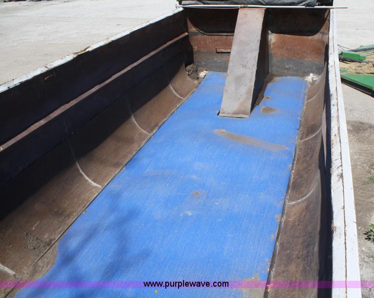 image for item B6750 2000 Hog 24'L end dump trailer