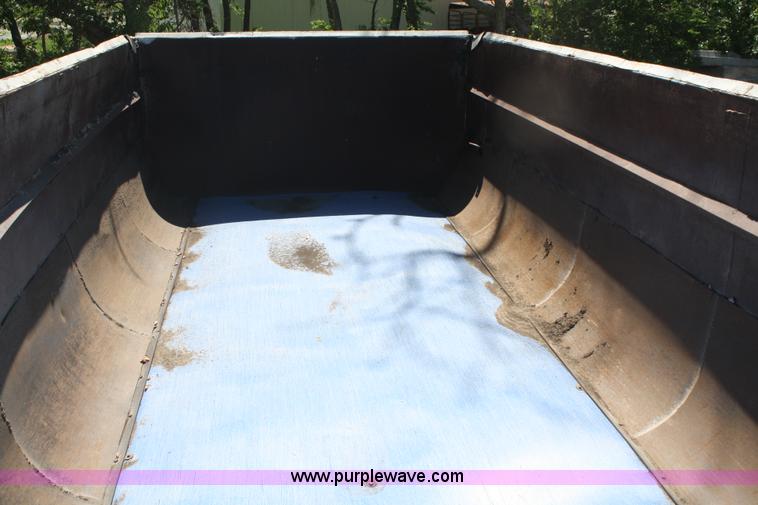 image for item B6750 2000 Hog 24'L end dump trailer