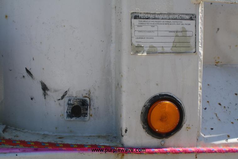 image for item B6750 2000 Hog 24'L end dump trailer