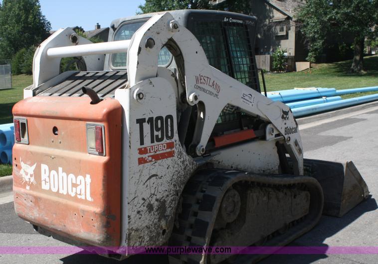 image for item B6752 2003 Bobcat T190 skid steer
