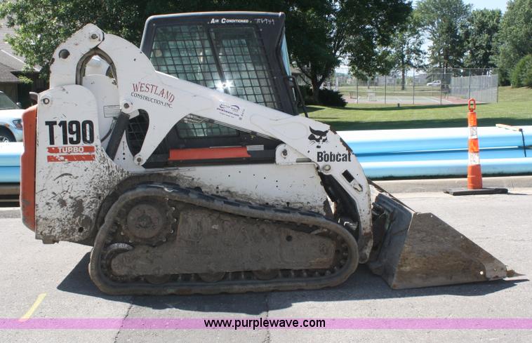 image for item B6752 2003 Bobcat T190 skid steer
