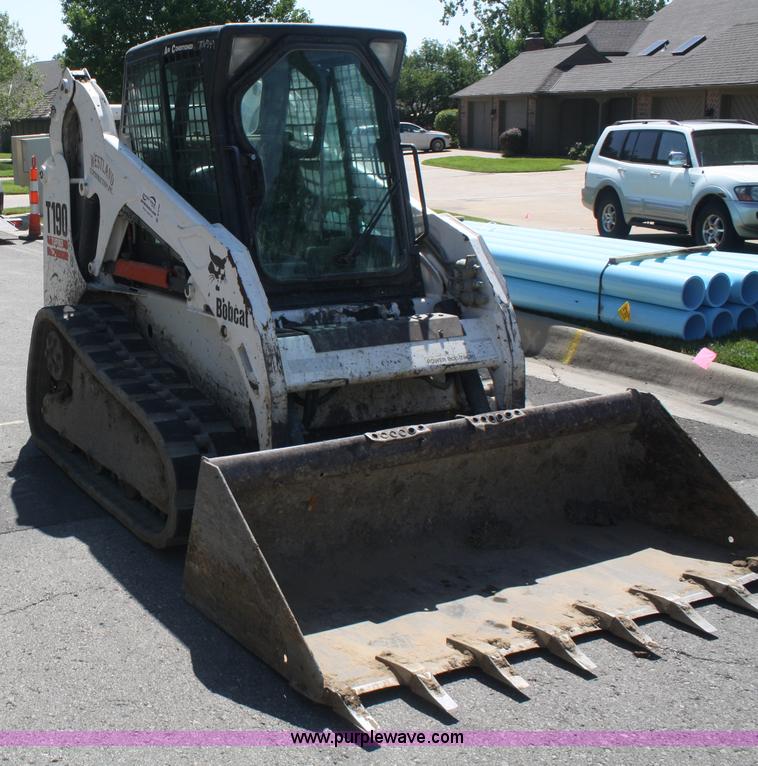 image for item B6752 2003 Bobcat T190 skid steer