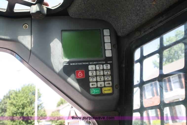 image for item B6752 2003 Bobcat T190 skid steer