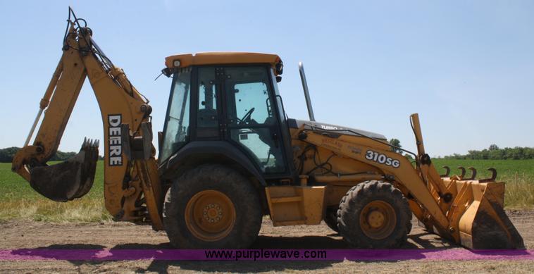 image for item B6753 2002 John Deere 310SG backhoe