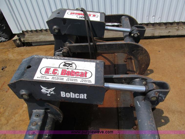 Bobcat skid steer grapple bucket in Lees Summit, MO Item C2227 sold