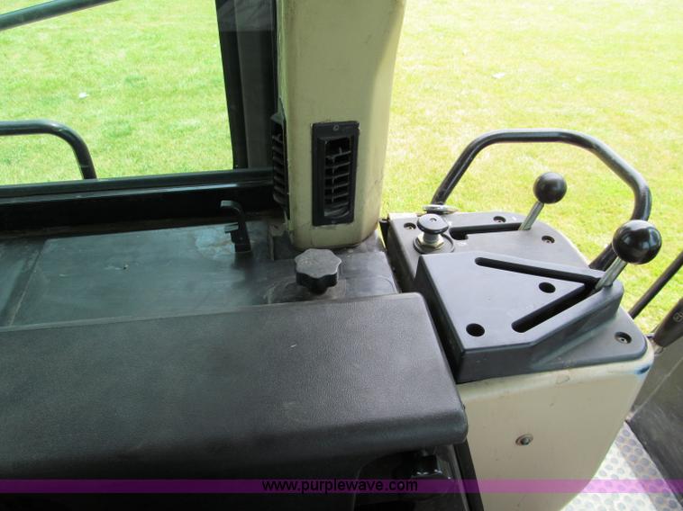 image for item C2232 2003 Caterpillar 953C track loader