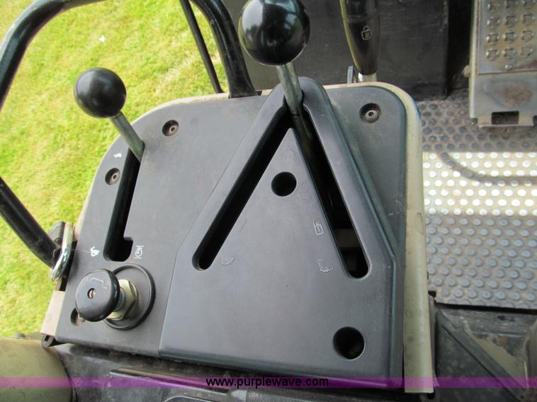 image for item C2232 2003 Caterpillar 953C track loader