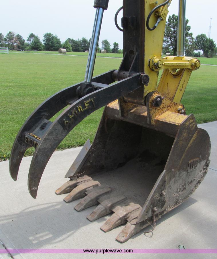 image for item C2233 2003 Kobelco SK160LC excavator