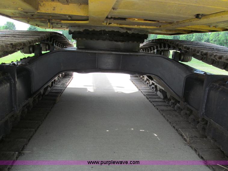 image for item C2233 2003 Kobelco SK160LC excavator