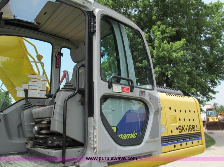 image for item C2233 2003 Kobelco SK160LC excavator