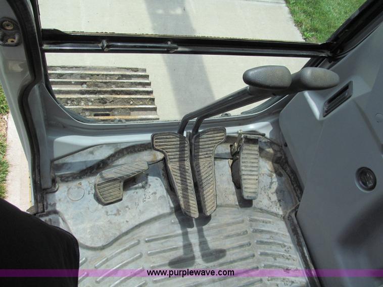 image for item C2233 2003 Kobelco SK160LC excavator