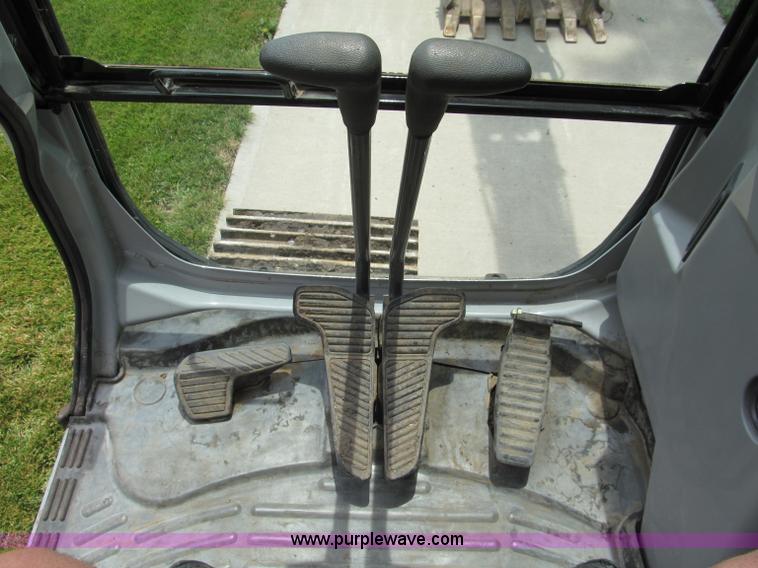 image for item C2233 2003 Kobelco SK160LC excavator