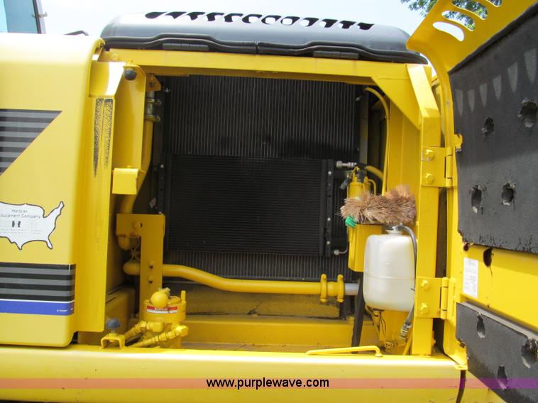 image for item C2233 2003 Kobelco SK160LC excavator