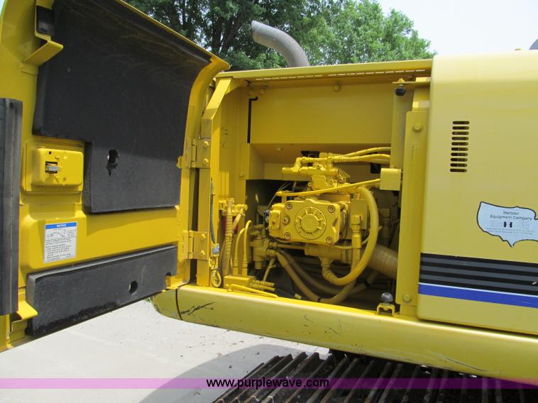 image for item C2233 2003 Kobelco SK160LC excavator