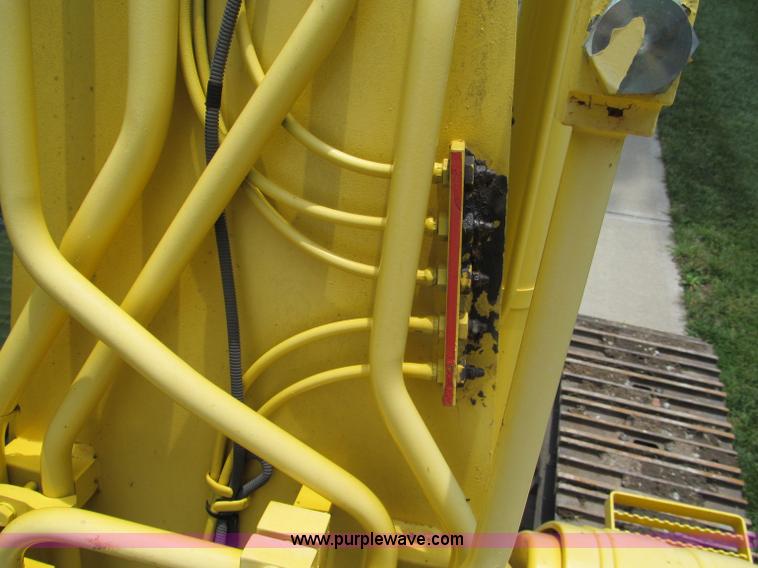 image for item C2233 2003 Kobelco SK160LC excavator