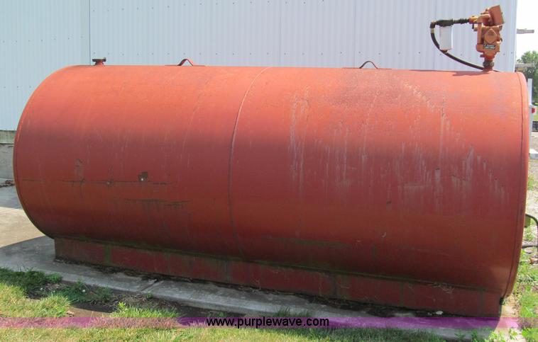 image for item C2235 2,000 gallon fuel tank