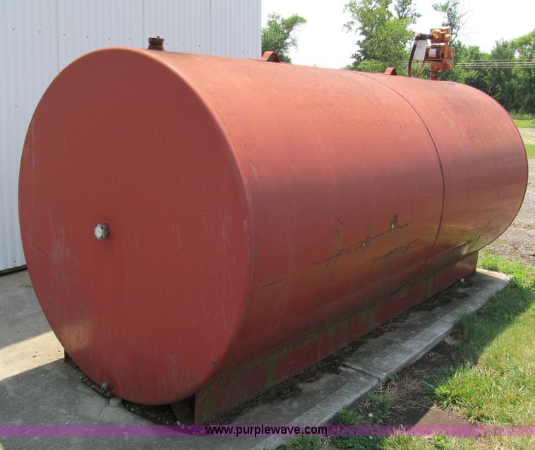 image for item C2235 2,000 gallon fuel tank