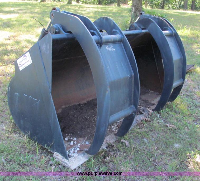 image for item C2247 Bobcat Doosan 88" grapple bucket for wheel loader