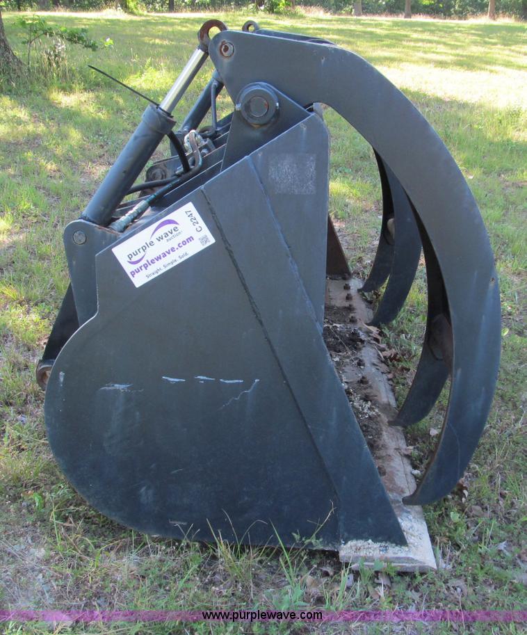 image for item C2247 Bobcat Doosan 88" grapple bucket for wheel loader