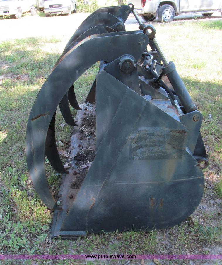 image for item C2247 Bobcat Doosan 88" grapple bucket for wheel loader