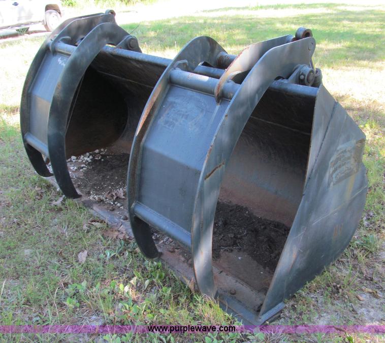 image for item C2247 Bobcat Doosan 88" grapple bucket for wheel loader