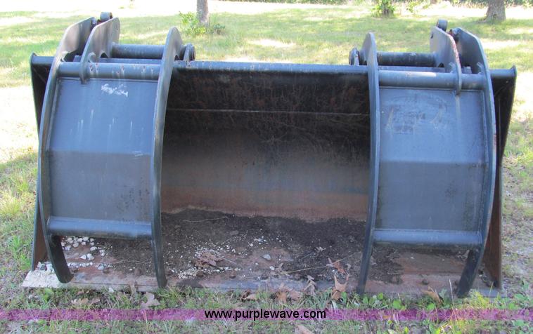 image for item C2247 Bobcat Doosan 88" grapple bucket for wheel loader