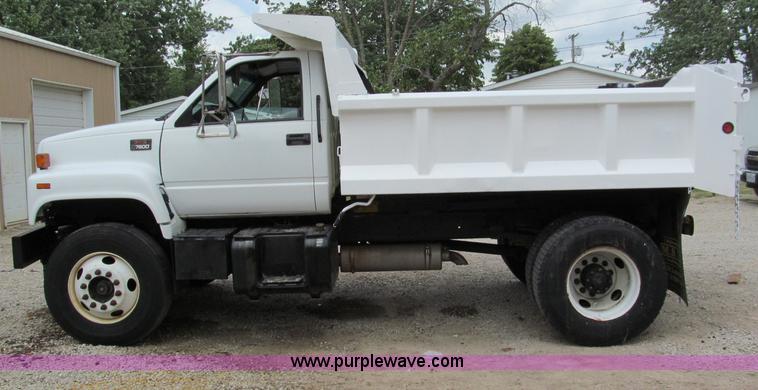 image for item C2300 2000 GMC C7500 dump truck
