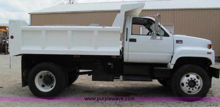 image for item C2300 2000 GMC C7500 dump truck