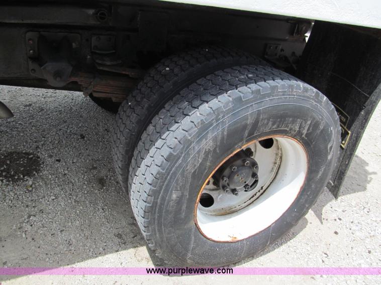 image for item C2300 2000 GMC C7500 dump truck