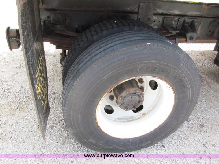 image for item C2300 2000 GMC C7500 dump truck