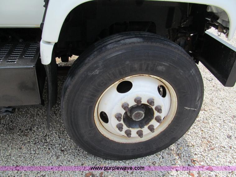 image for item C2300 2000 GMC C7500 dump truck