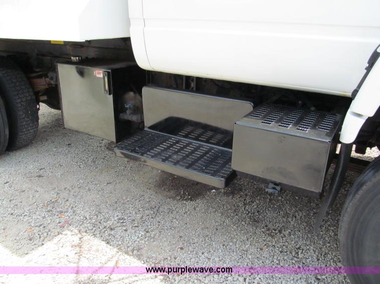 image for item C2300 2000 GMC C7500 dump truck