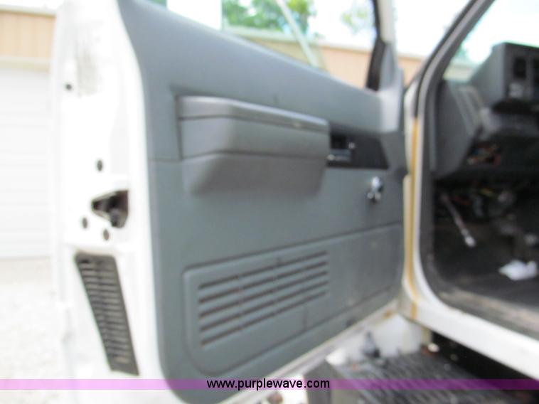 image for item C2300 2000 GMC C7500 dump truck