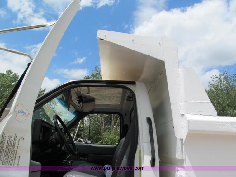 image for item C2300 2000 GMC C7500 dump truck