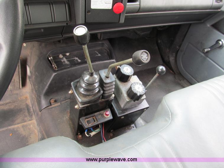 image for item C2300 2000 GMC C7500 dump truck