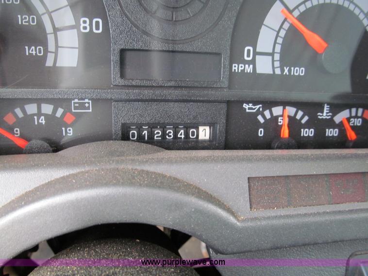 image for item C2300 2000 GMC C7500 dump truck