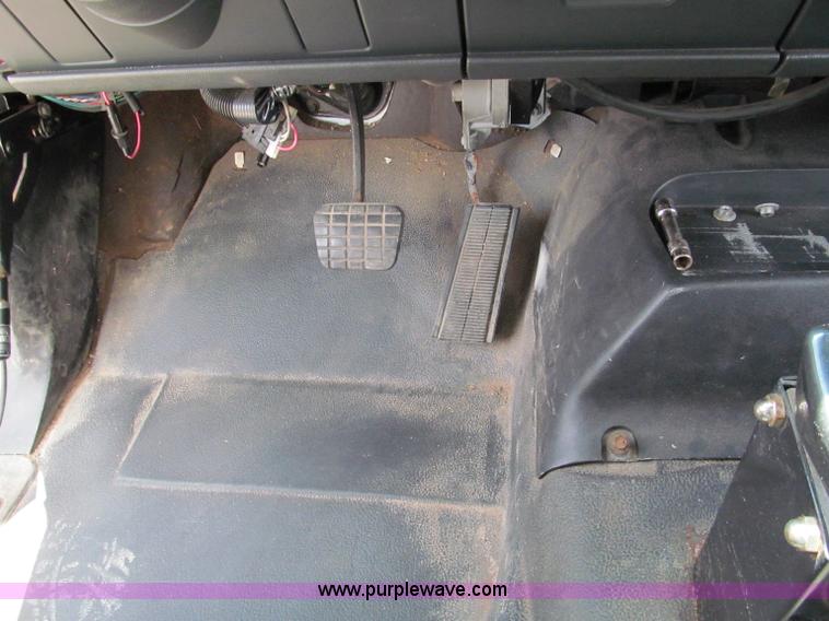 image for item C2300 2000 GMC C7500 dump truck