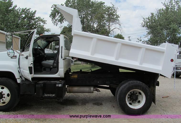image for item C2300 2000 GMC C7500 dump truck