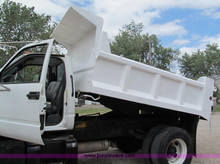 image for item C2300 2000 GMC C7500 dump truck